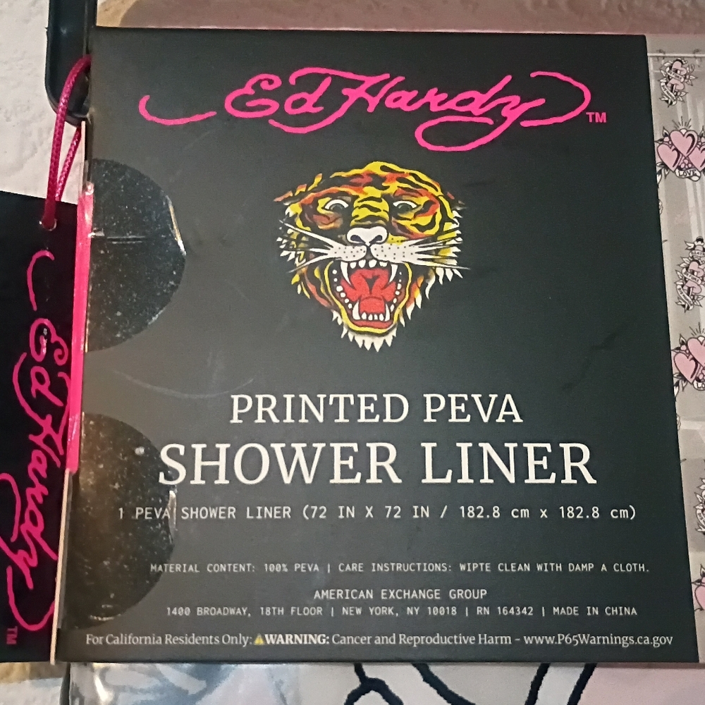 NWT Ed Hardy shower liner - Picture 2 of 3